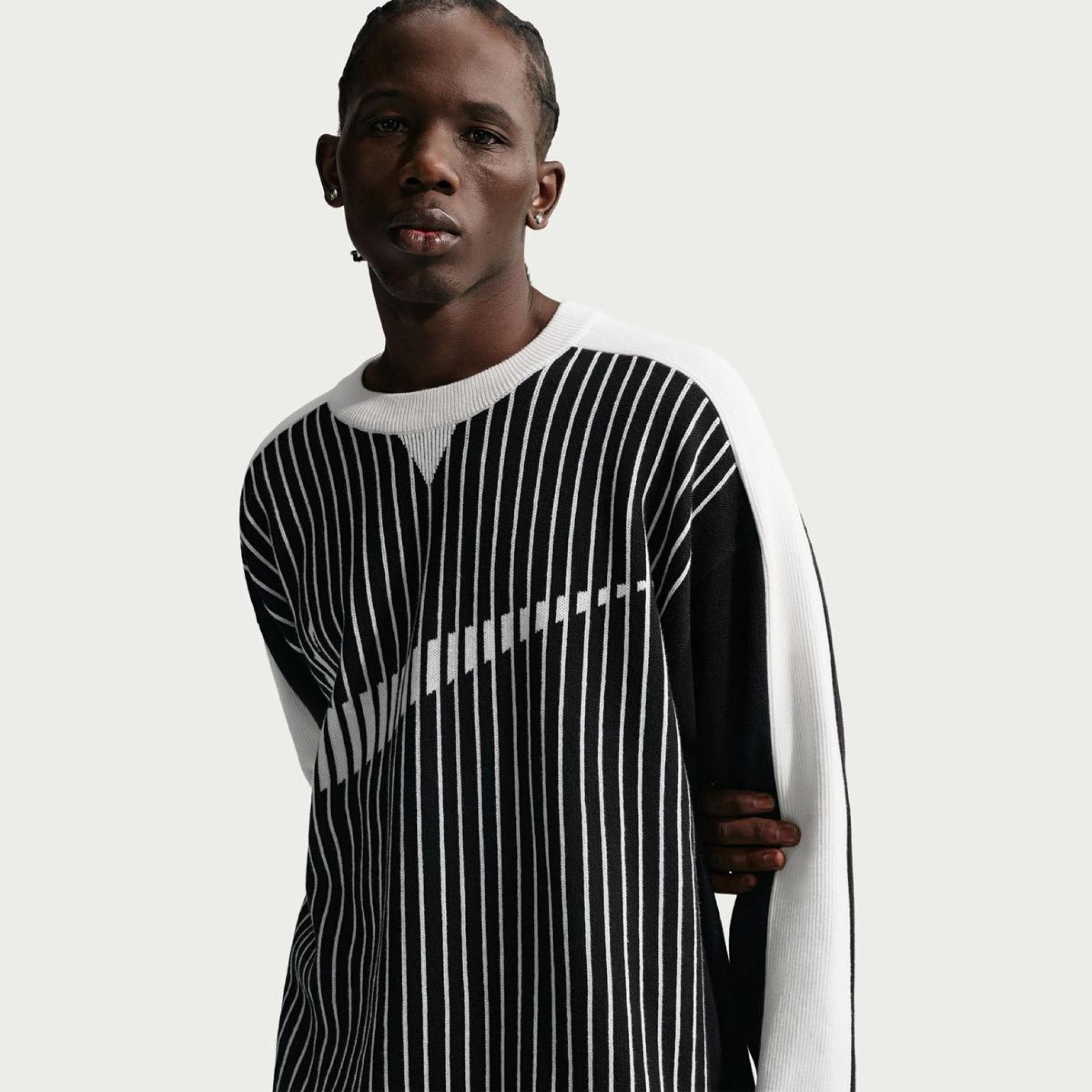 Outlet Чоловічий лонгслів NIKE M NK CLUB SWEATER JERSEY II1196-010