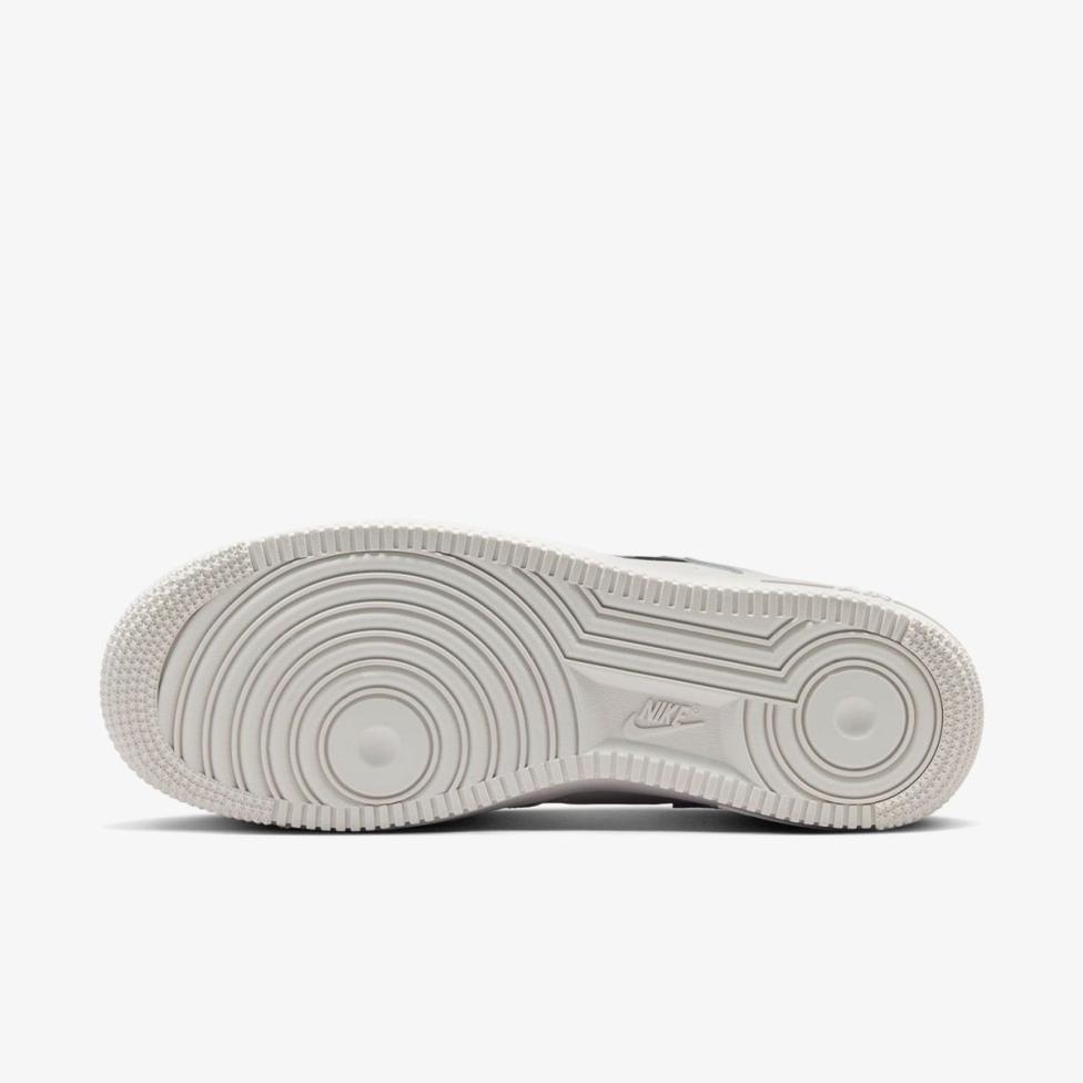 Outlet Жіночі кросівки NIKE WMNS AIR FORCE 1 '07 IU7558-030