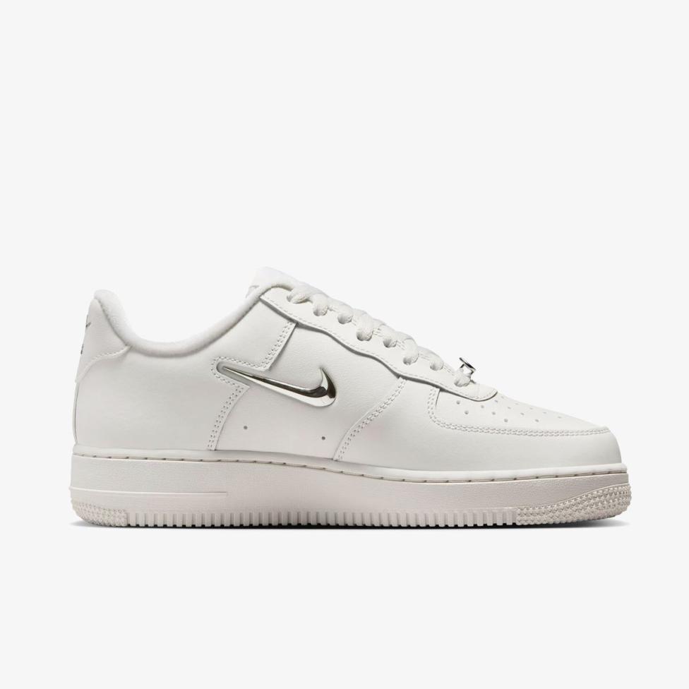Outlet Жіночі кросівки NIKE WMNS AIR FORCE 1 '07 IU7558-030_image_3