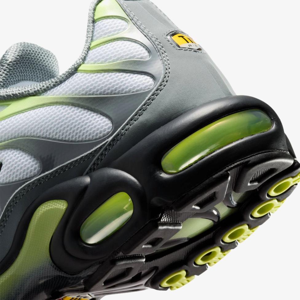 Outlet Мужские кроссовки NIKE AIR MAX PLUS IR1999-065_image_8
