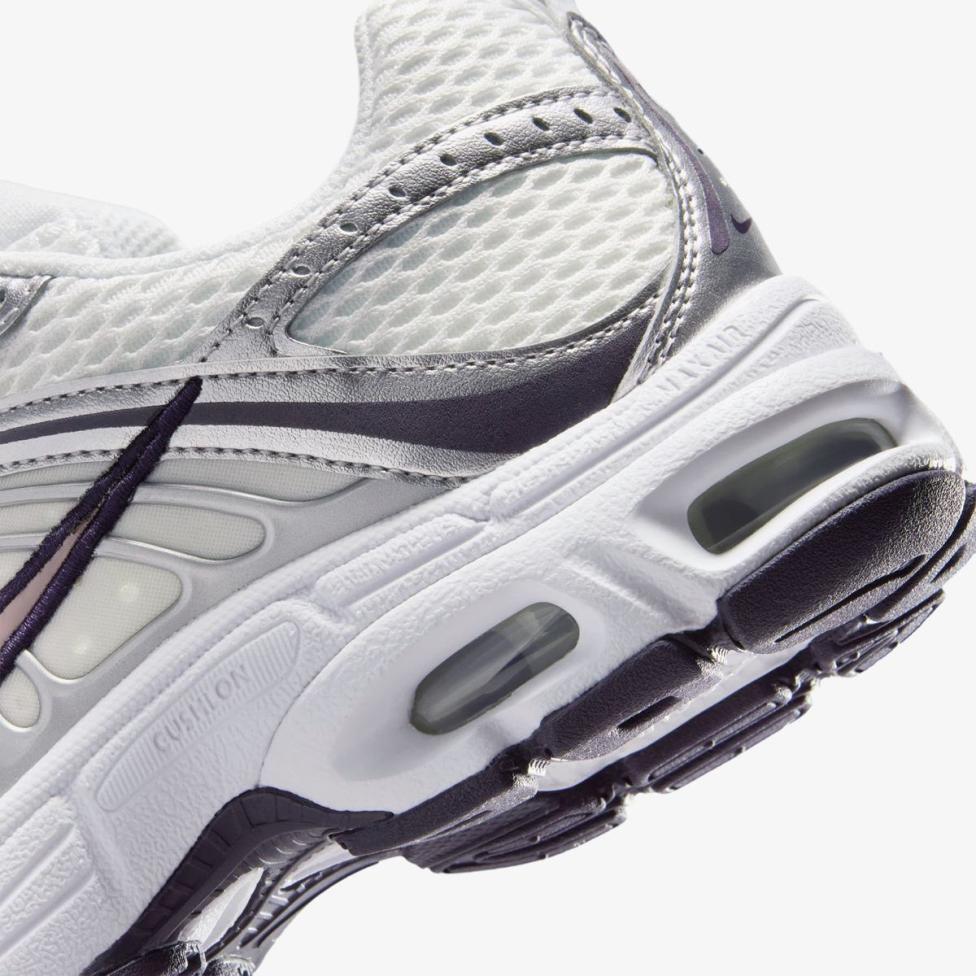 Outlet Дитячі кросівки NIKE AIR MAX MOTO 2K (GS) IQ9430-100_image_7
