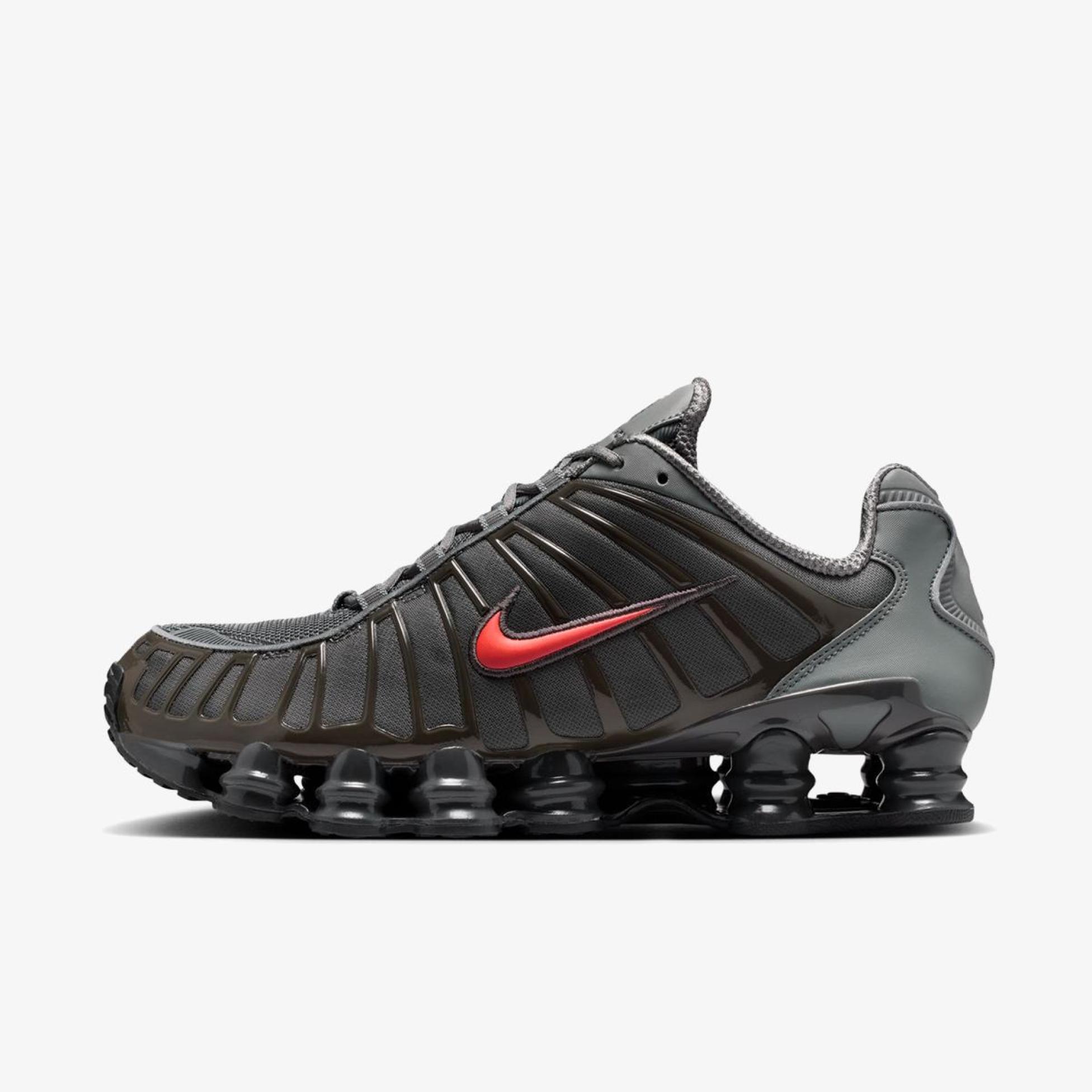 Outlet Чоловічі кросівки NIKE SHOX TL SE IQ6599-003