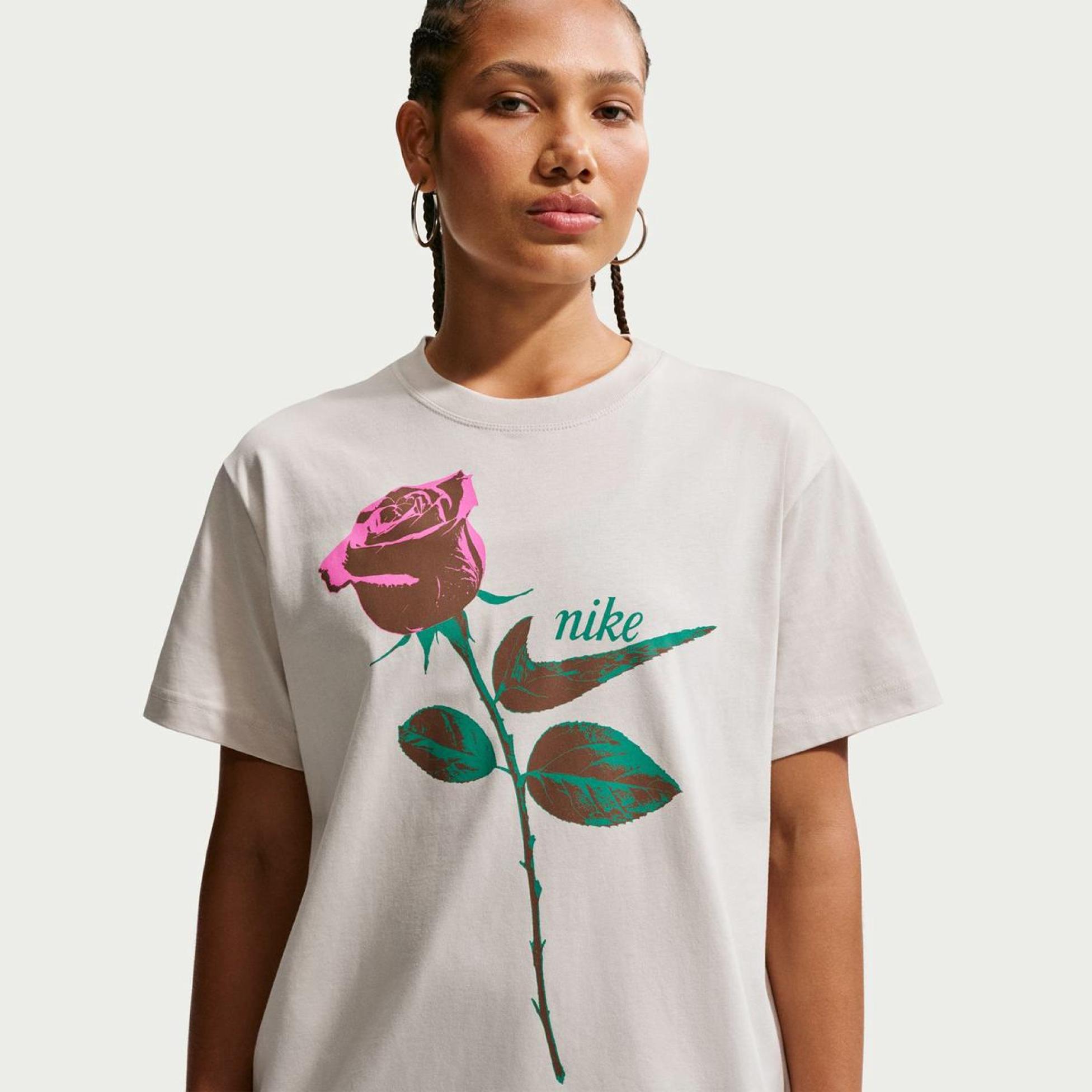 Outlet Жіноча футболка NIKE W NSW CLASSIC ST2 TEE IR7826-072