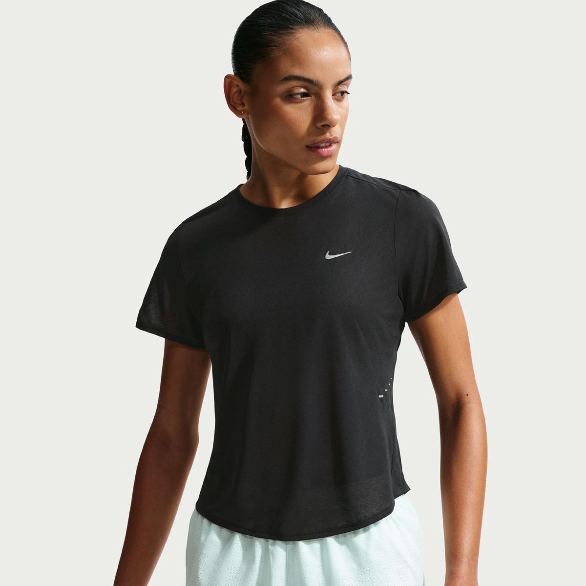 Outlet Жіноча футболка NIKE W NK SWFT NVLT BRTHE SS TOP IF1680-010