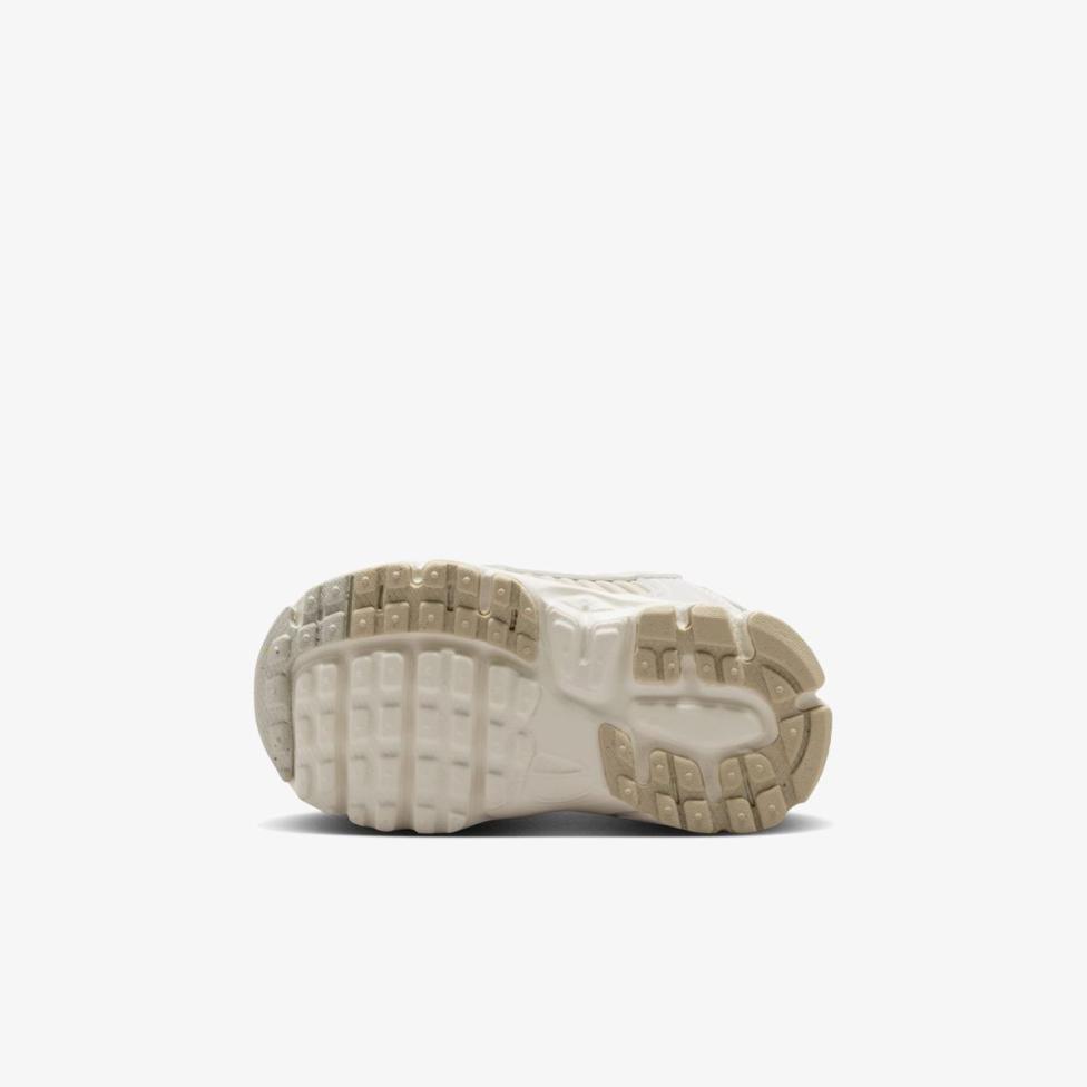 Outlet Дитячі кросівки NIKE VOMERO 5 LACE (TD) IR4588-016