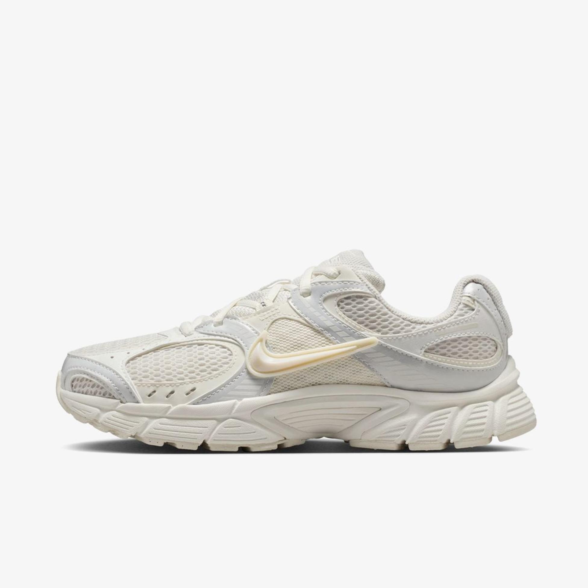 Outlet Жіночі кросівки NIKE W V5 RNR IQ0276-030