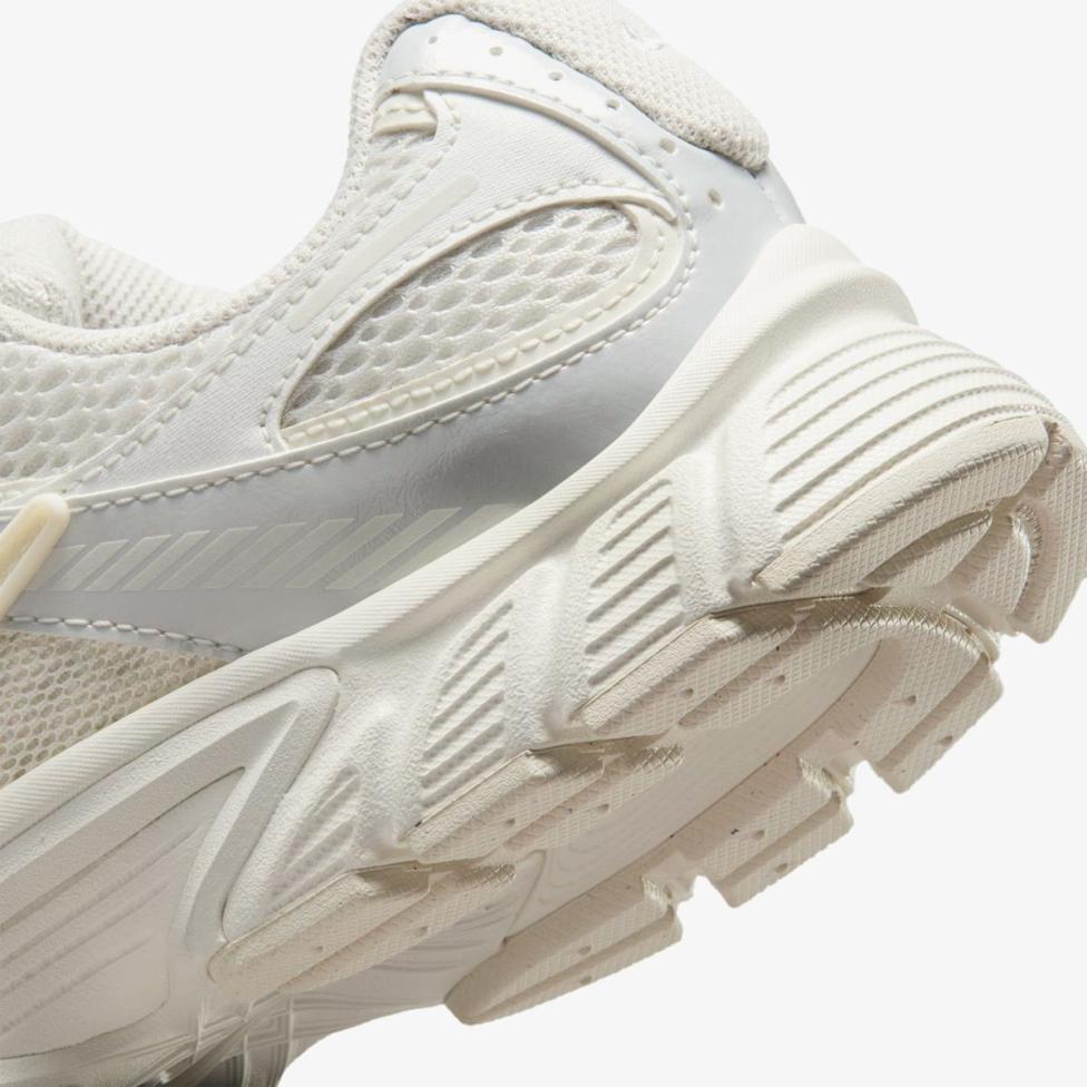 Outlet Жіночі кросівки NIKE W V5 RNR IQ0276-030_image_8