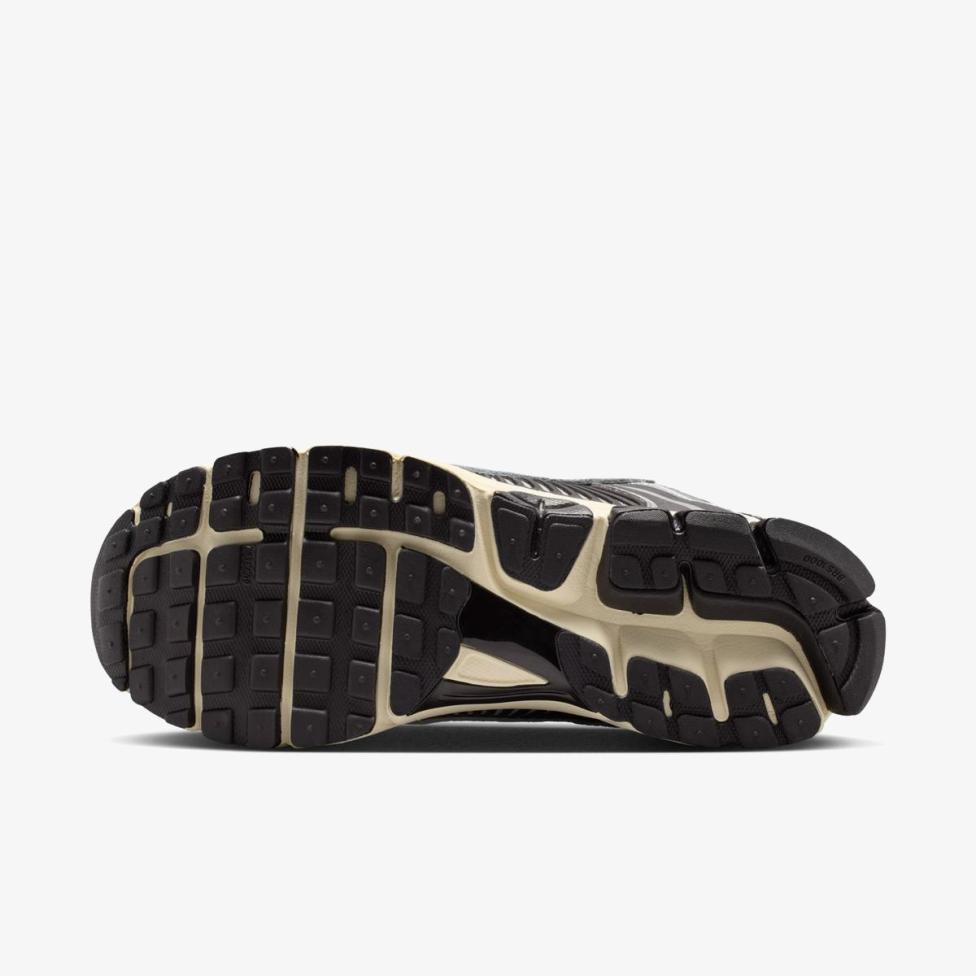 Outlet Чоловічі кросівки NIKE ZOOM VOMERO 5 IM3486-003