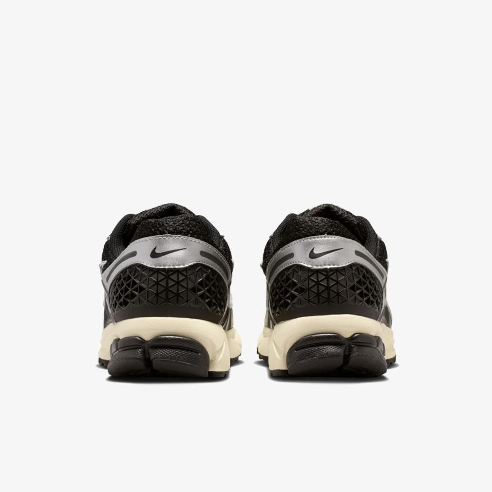Outlet Мужские кроссовки NIKE ZOOM VOMERO 5 IM3486-003_image_6