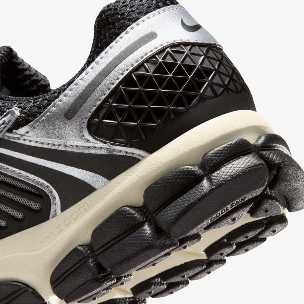 Outlet Мужские кроссовки NIKE ZOOM VOMERO 5 IM3486-003_image_8