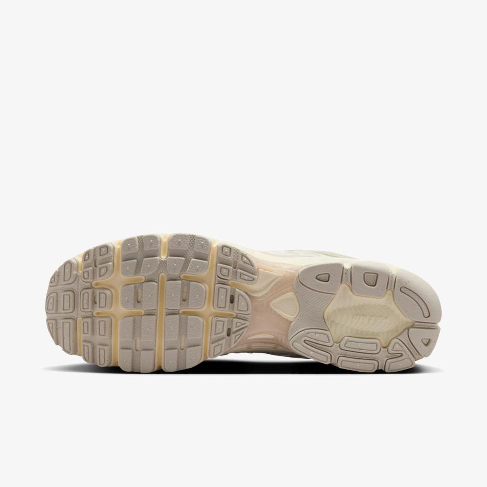Outlet Жіночі кросівки NIKE WMNS AIR MAX MOTO 2K SE PHANTOM / PALE IVORY IO4862-100