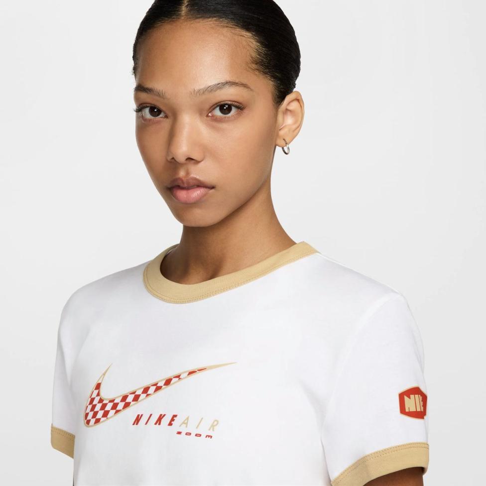 Outlet Жіноча футболка NIKE W NSW CLUB SS TEE MOTO RGR HQ1707-100_image_3