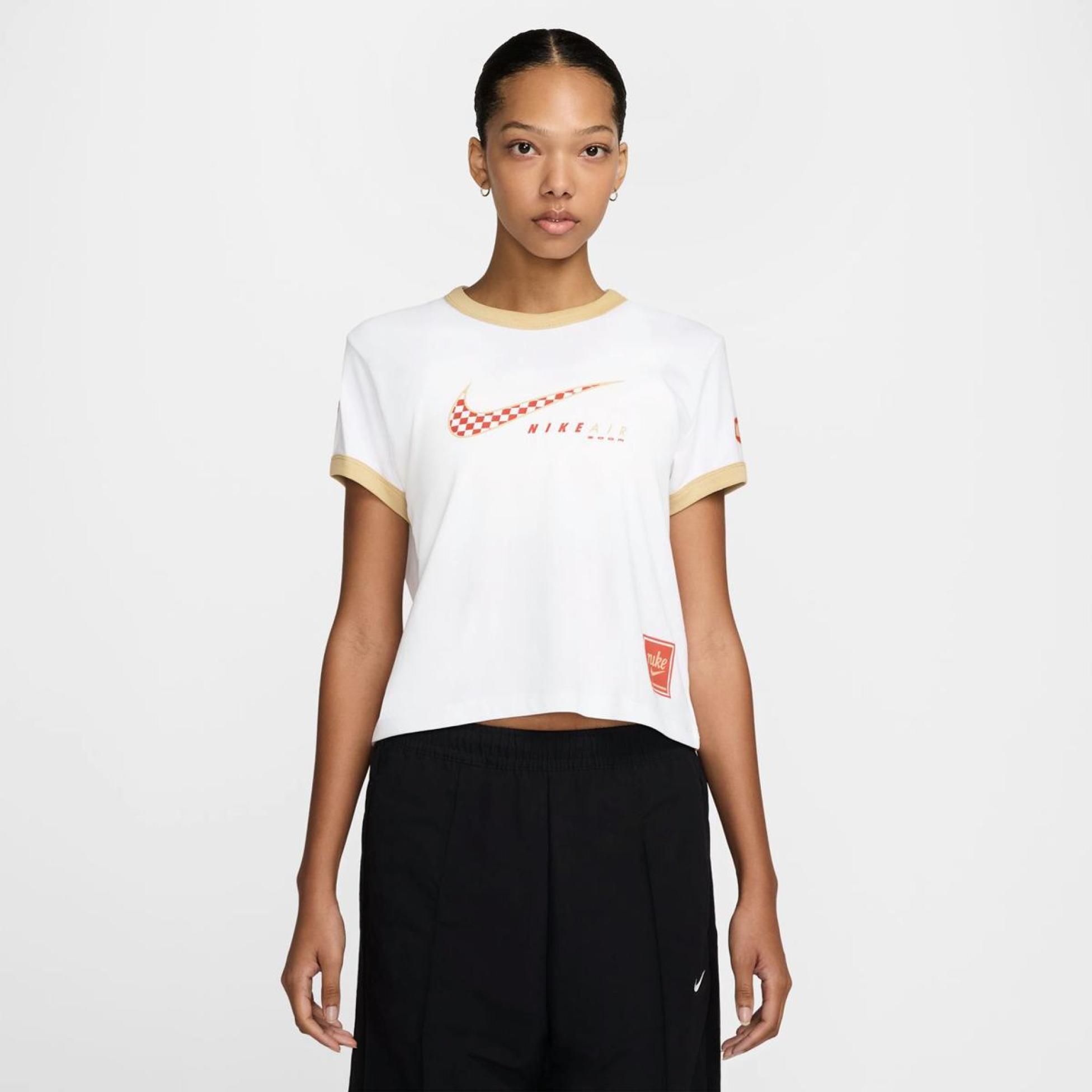 Outlet Жіноча футболка NIKE W NSW CLUB SS TEE MOTO RGR HQ1707-100