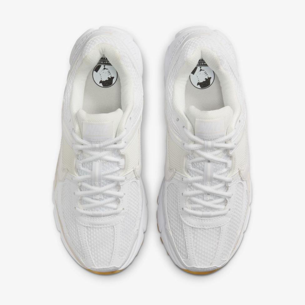 Outlet Женские кроссовки NIKE W ZOOM VOMERO 5 FJ2028-104_image_4