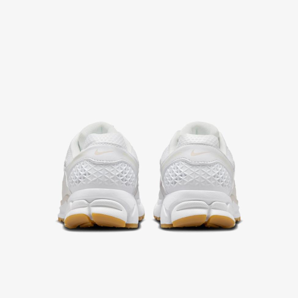 Outlet Женские кроссовки NIKE W ZOOM VOMERO 5 FJ2028-104_image_6