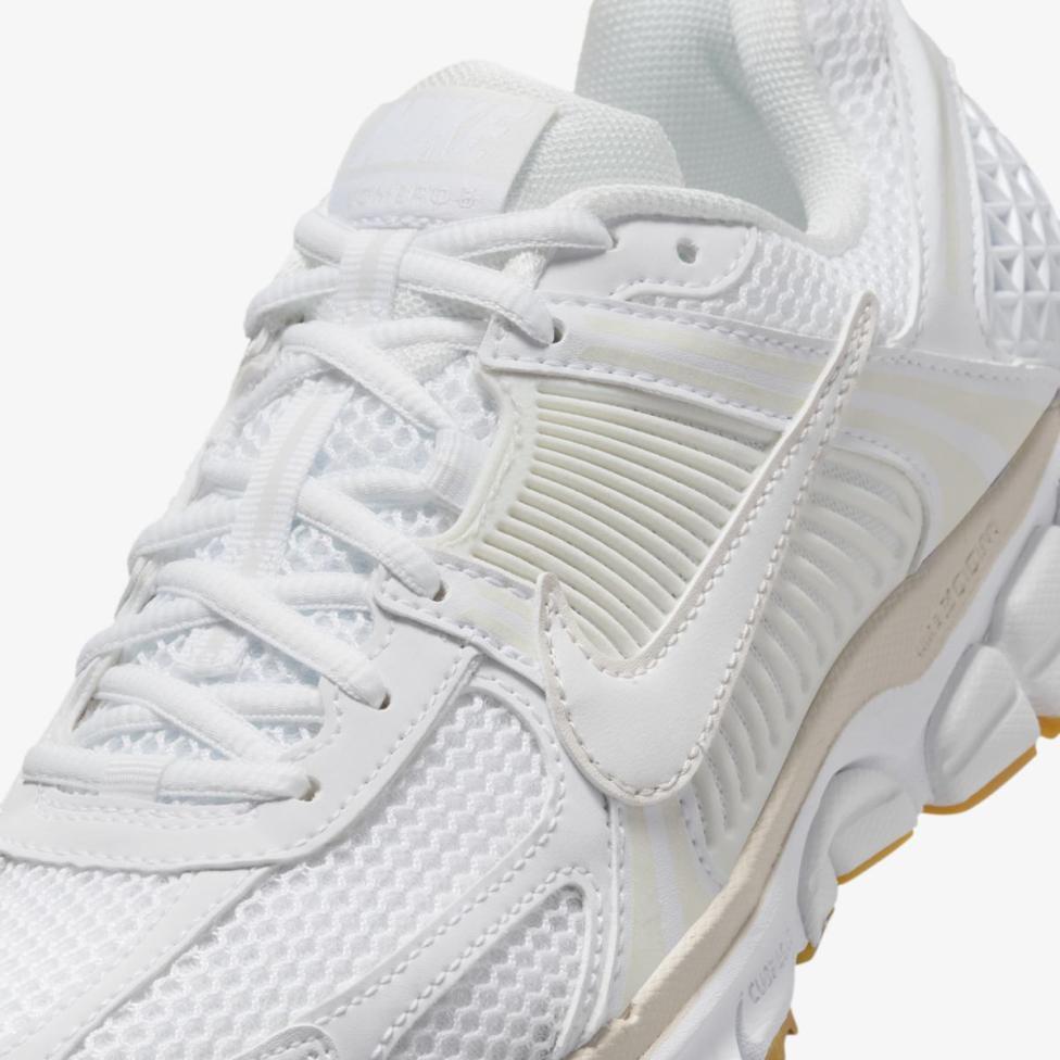 Outlet Женские кроссовки NIKE W ZOOM VOMERO 5 FJ2028-104_image_7