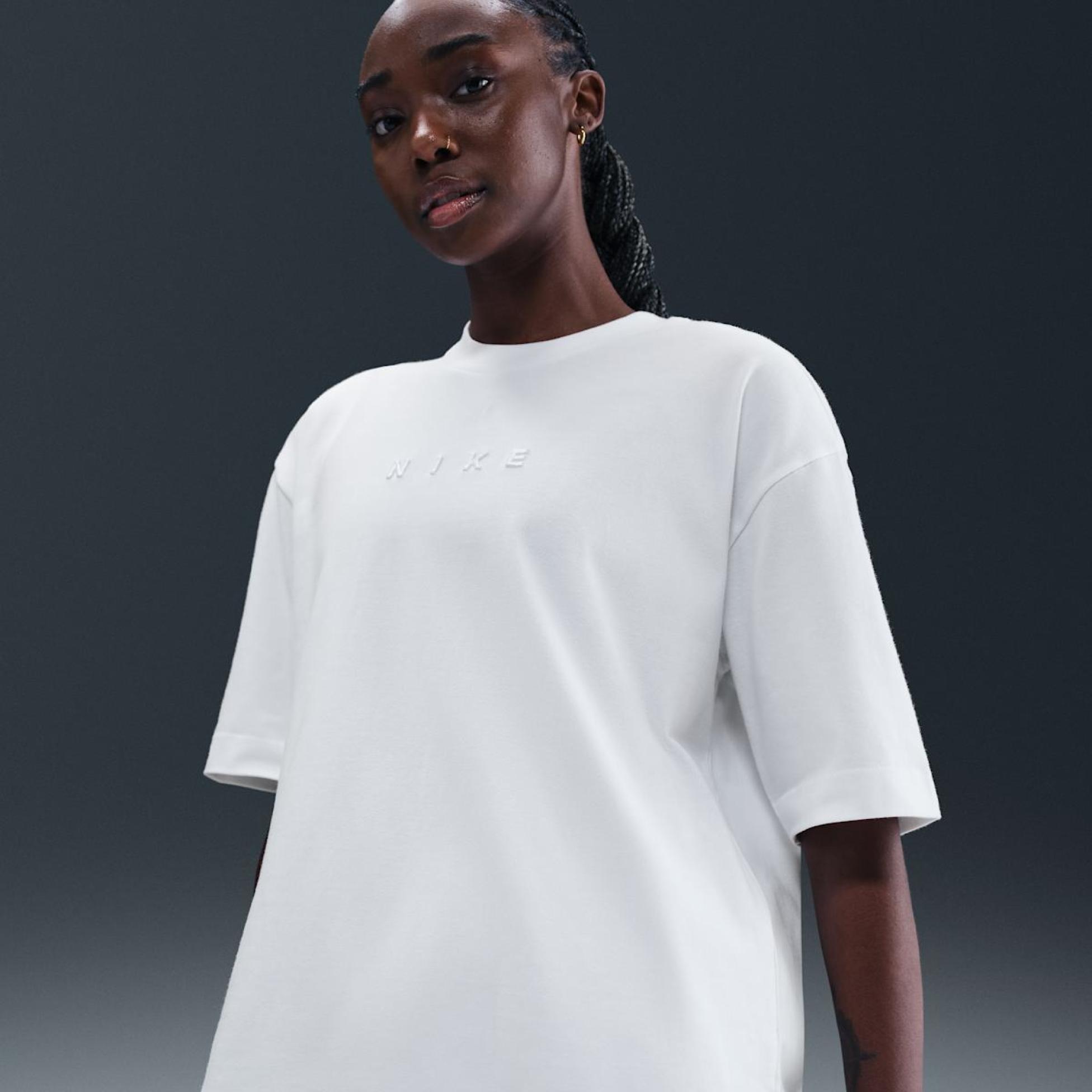 Outlet Жіноча футболка NIKE W NSW LUXE SS TEE RELAX HV4957-100
