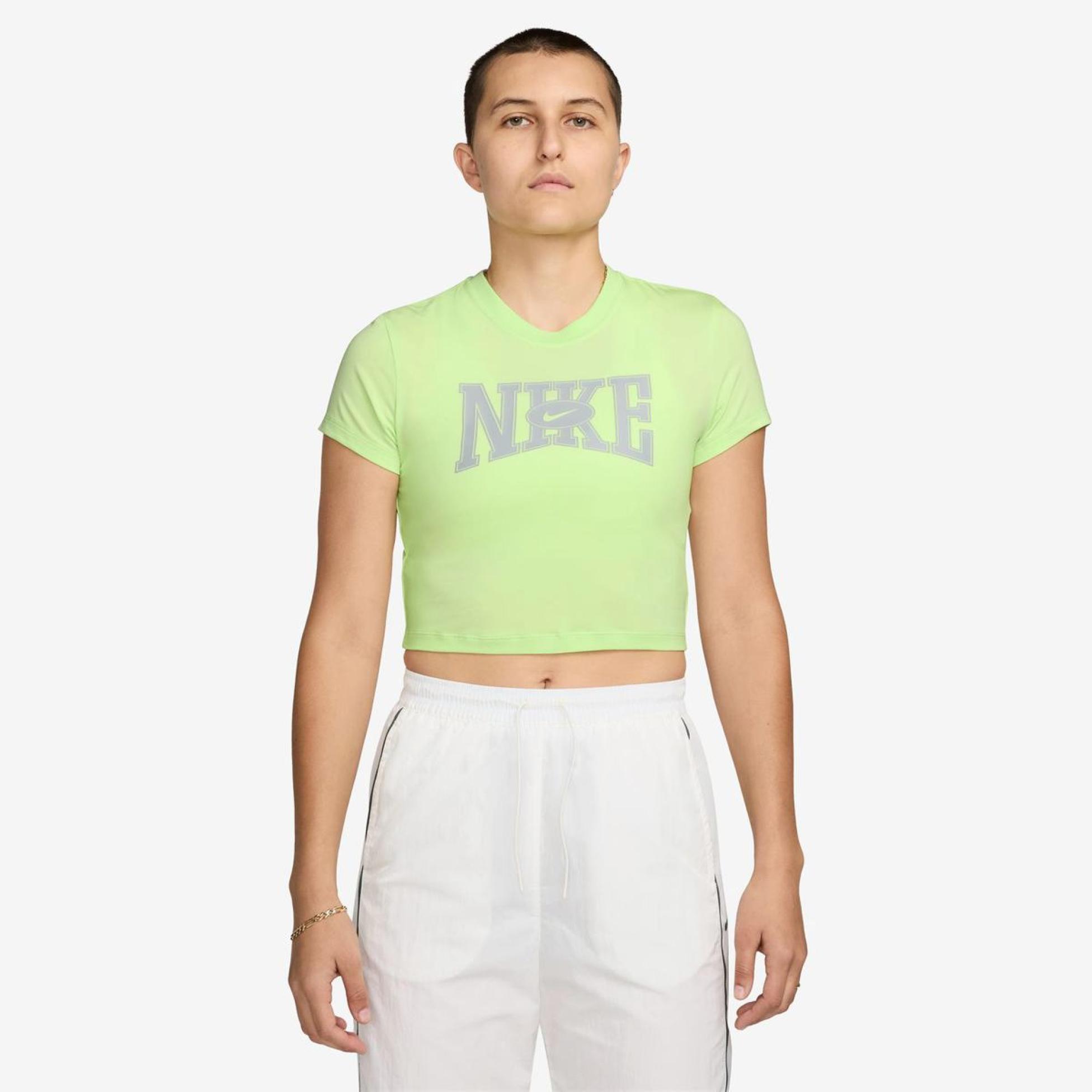 Outlet Жіноча футболка NIKE W NSW SLIM CROP TEE STREET HQ1709-360