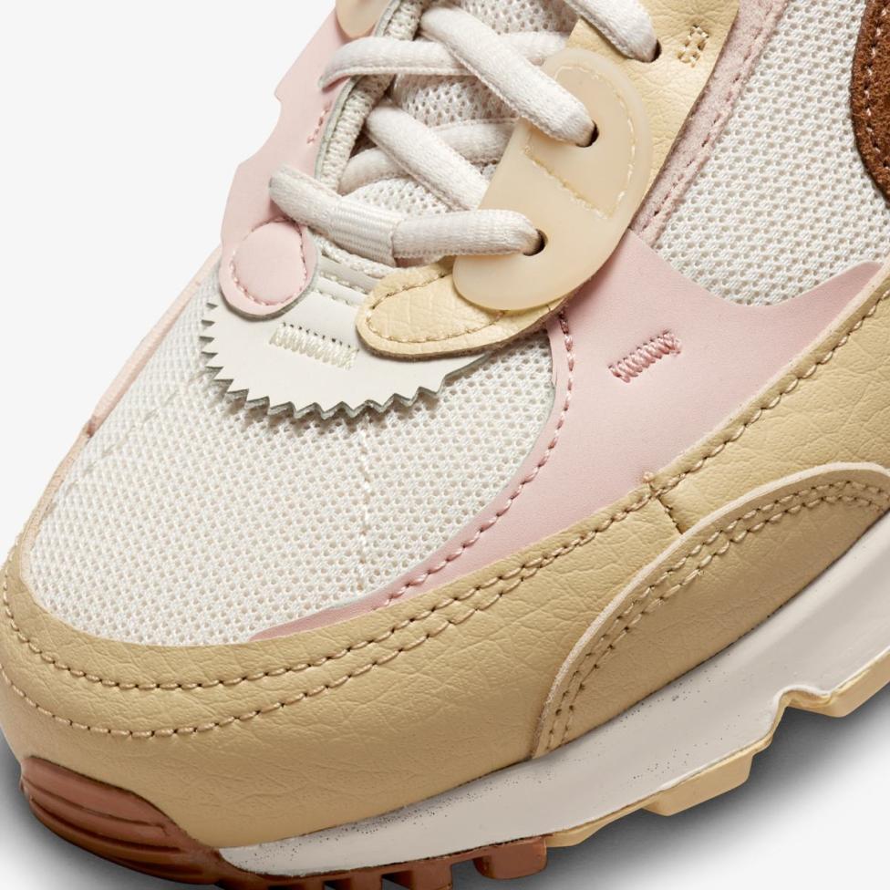 Outlet Женские кроссовки NIKE WMNS AIR MAX 90 FUTURA DZ4704-100_image_7