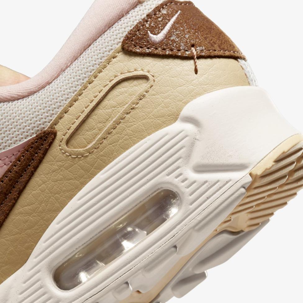 Outlet Женские кроссовки NIKE WMNS AIR MAX 90 FUTURA DZ4704-100_image_8
