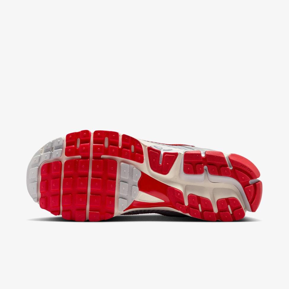 Outlet Чоловічі кросівки NIKE ZOOM VOMERO 5 SE IQ6589-001