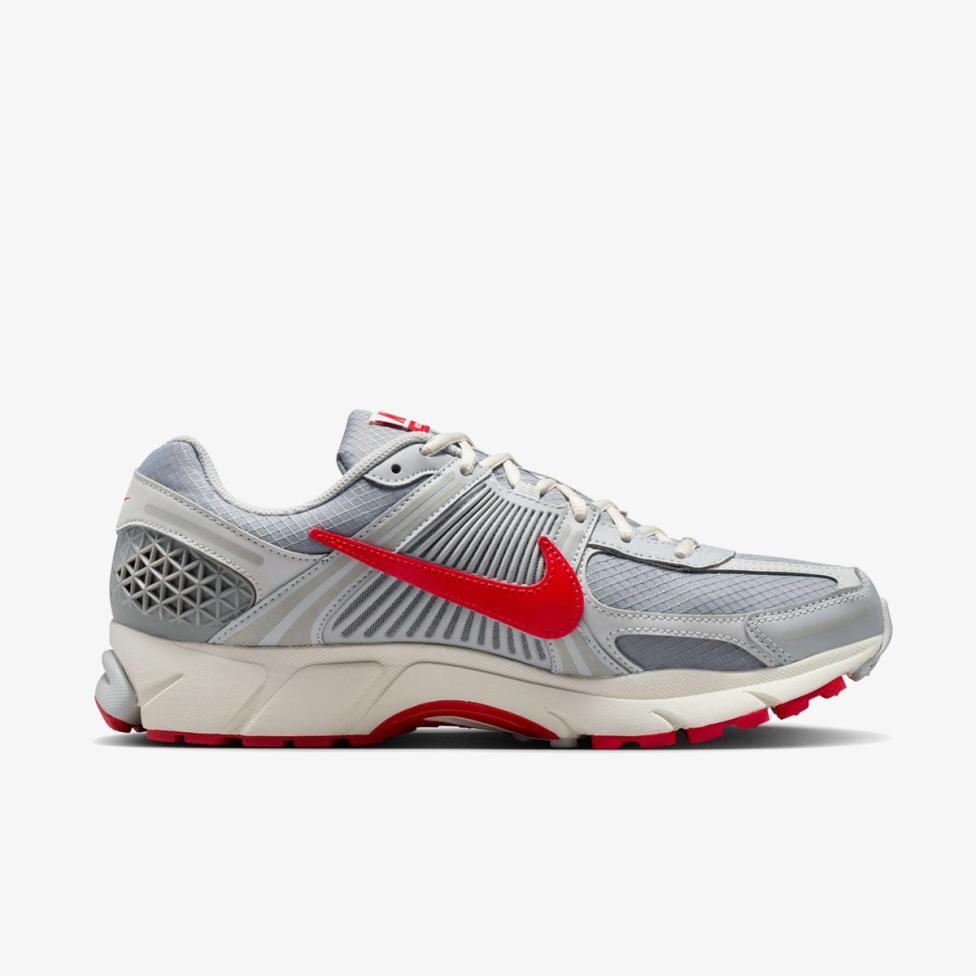Outlet Мужские кроссовки NIKE ZOOM VOMERO 5 SE IQ6589-001_image_3