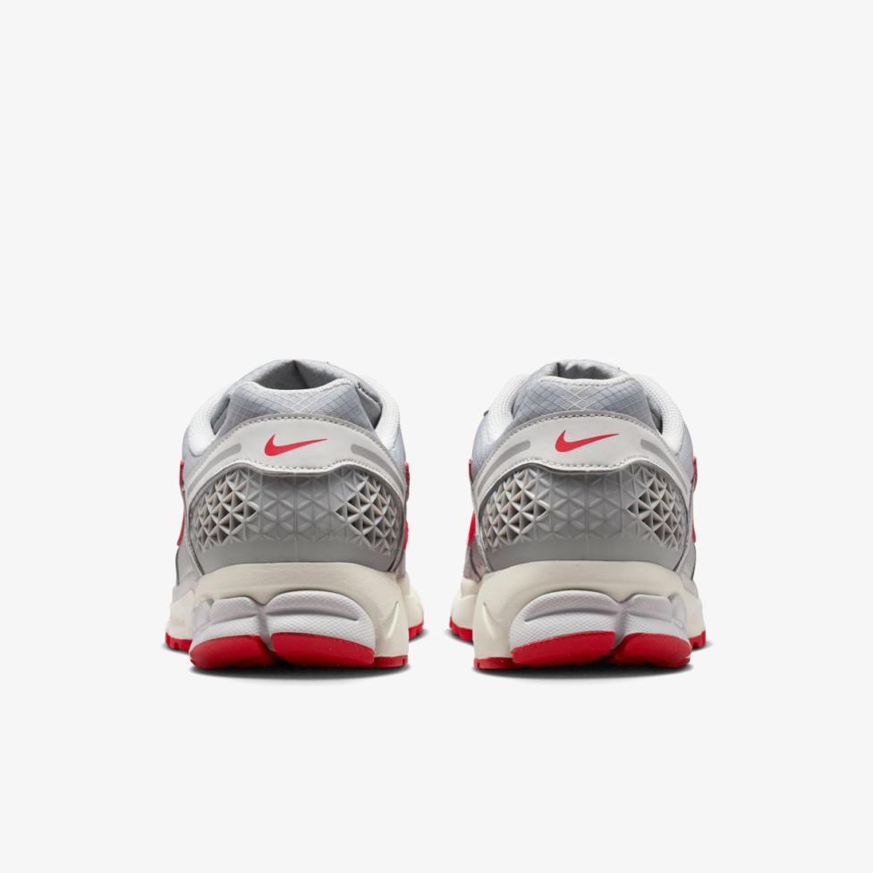 Outlet Мужские кроссовки NIKE ZOOM VOMERO 5 SE IQ6589-001_image_6