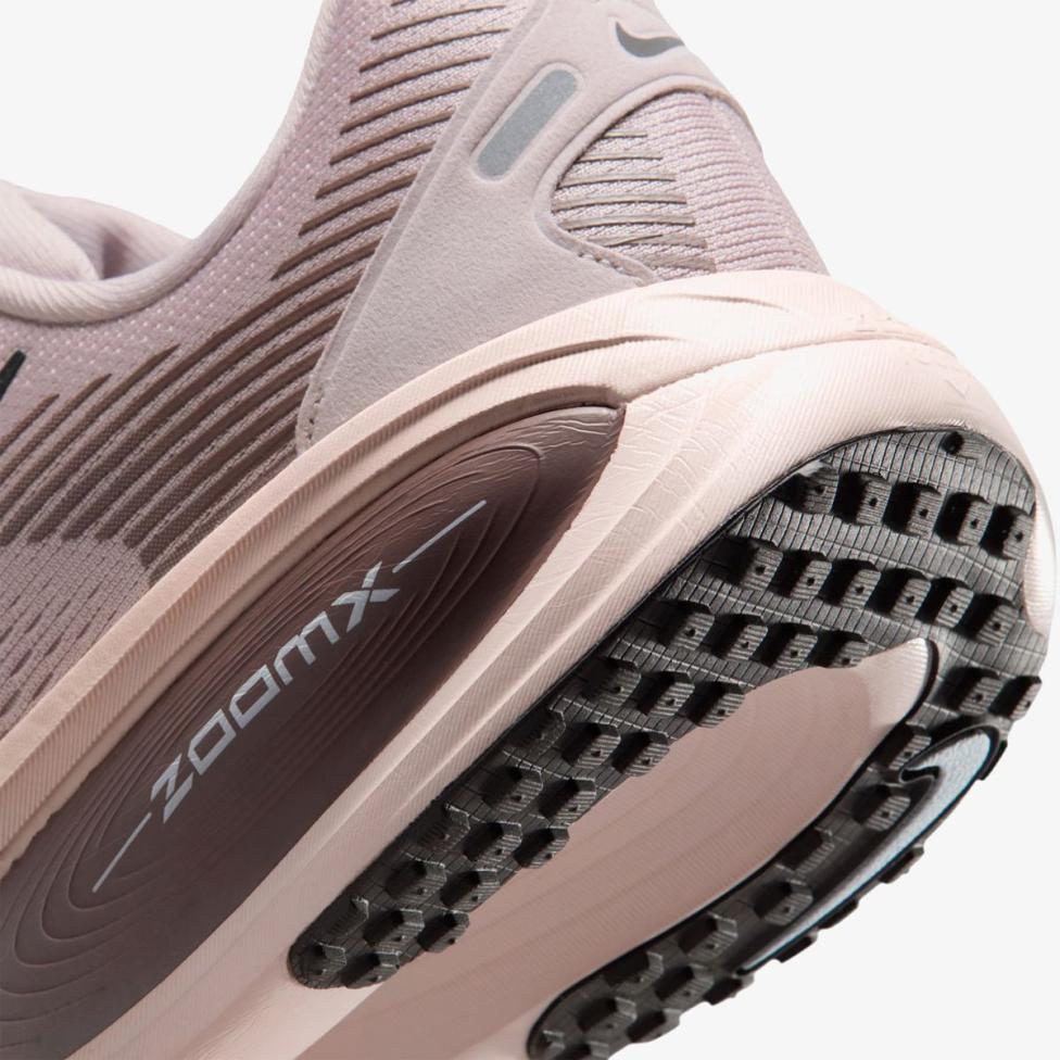 Outlet Жіночі кросівки NIKE W VOMERO 18 HM6804-607_image_8