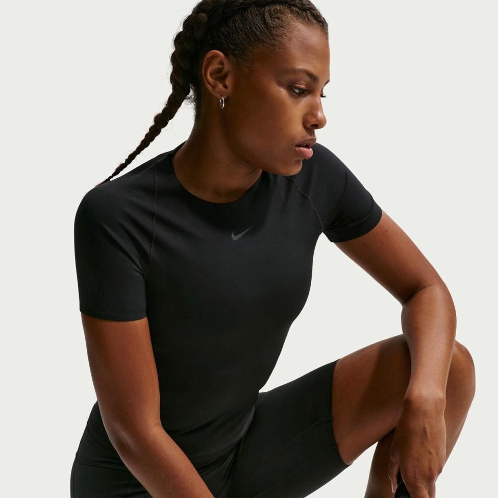 Outlet Жіноча футболка NIKE W NK DF UNVRSA SS TOP SNL IO1271-010_image_3