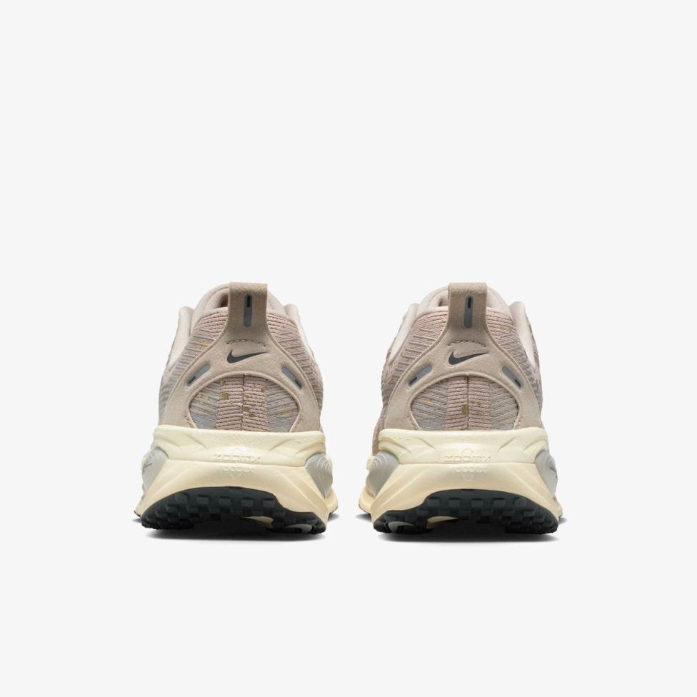 Outlet Женские кроссовки NIKE W VOMERO 18 SE IF4463-200_image_5