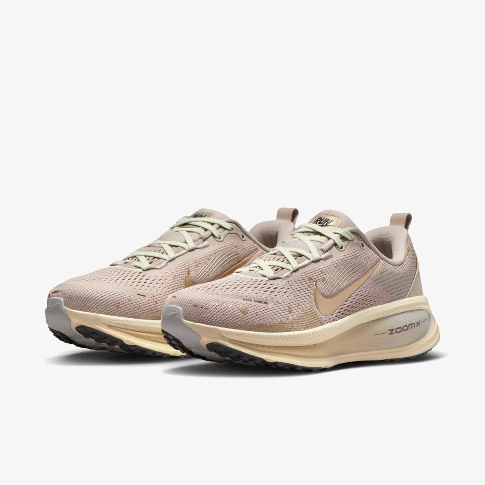 Outlet Женские кроссовки NIKE W VOMERO 18 SE IF4463-200_image_4