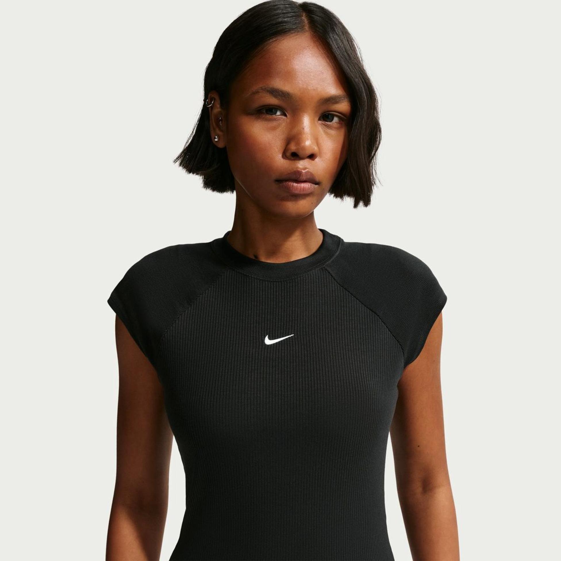 Outlet Жіноча футболка NIKE W NSW CHILL KNIT RIB SS TOP IF0242-010