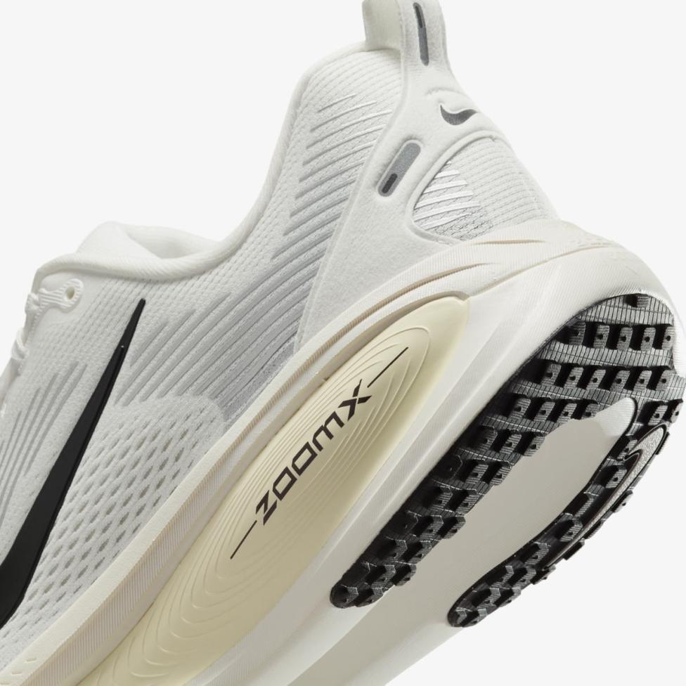 Outlet Чоловічі кросівки NIKE VOMERO 18 COCONUT MILK HM6803-101_image_8