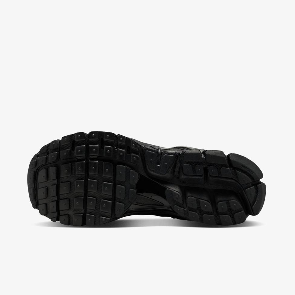 Outlet Жіночі кросівки NIKE W ZOOM VOMERO 5 II6236-001