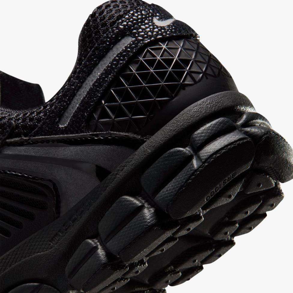Outlet Женские кроссовки NIKE W ZOOM VOMERO 5 II6236-001_image_8