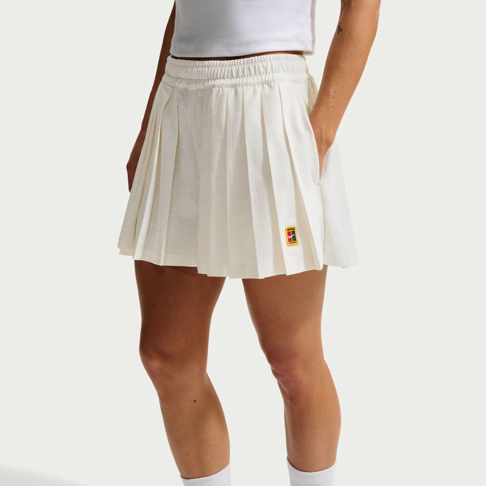 Outlet Жіночі шорти NIKE W NKCT DF CRT CLTN HR SHORT IB0769-133