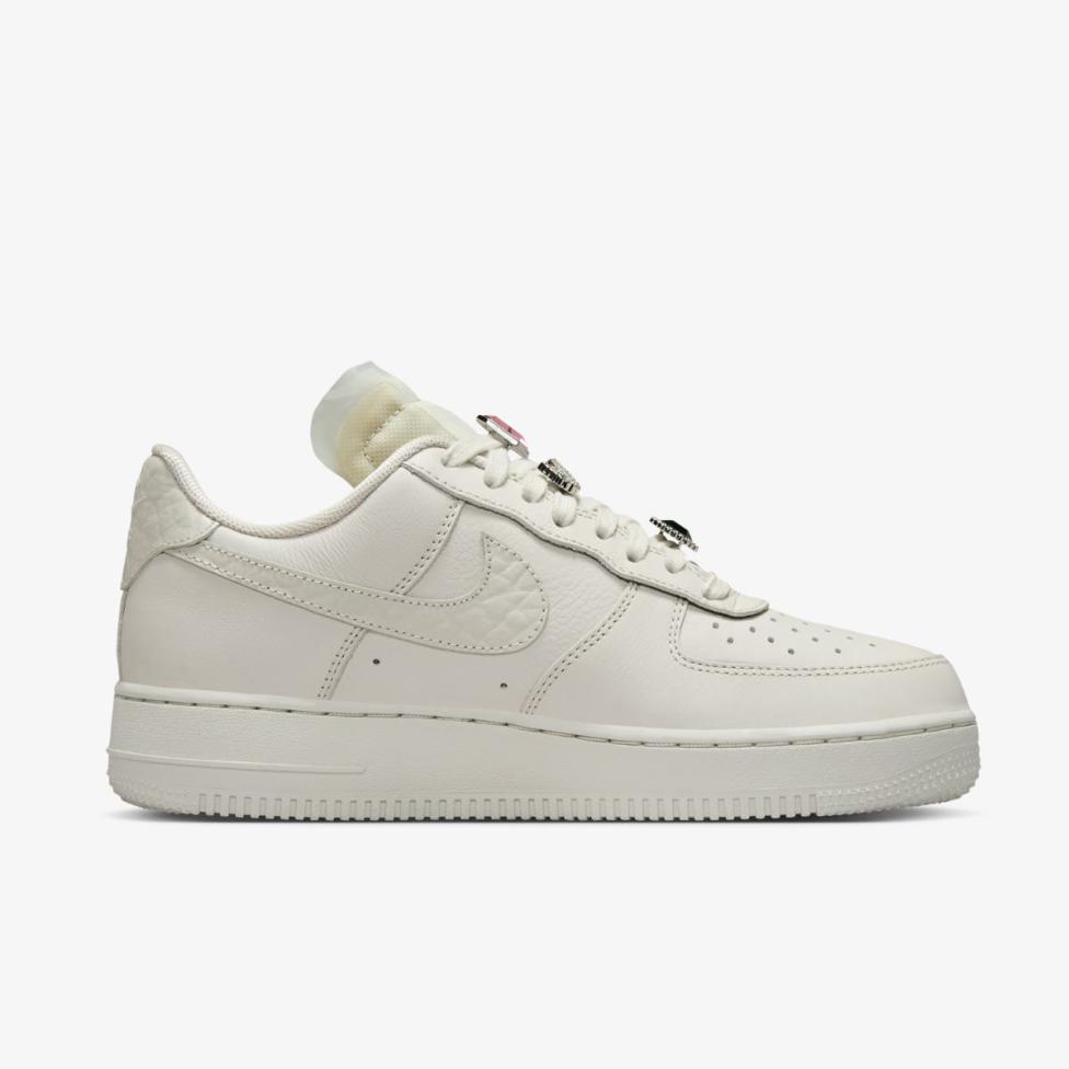 Outlet Жіночі кросівки NIKE WMNS AIR FORCE 1 LO PRM DN5463-001_image_3