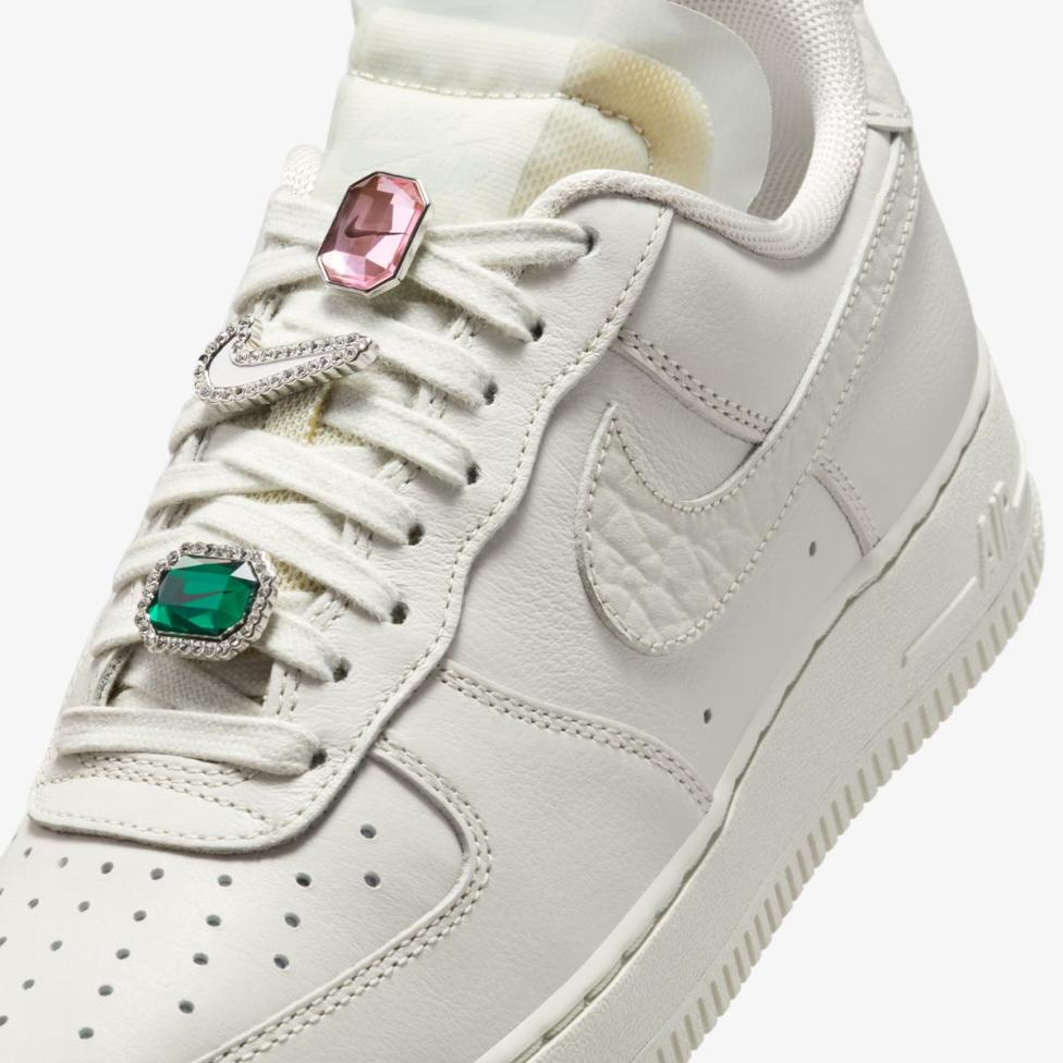 Outlet Жіночі кросівки NIKE WMNS AIR FORCE 1 LO PRM DN5463-001_image_7