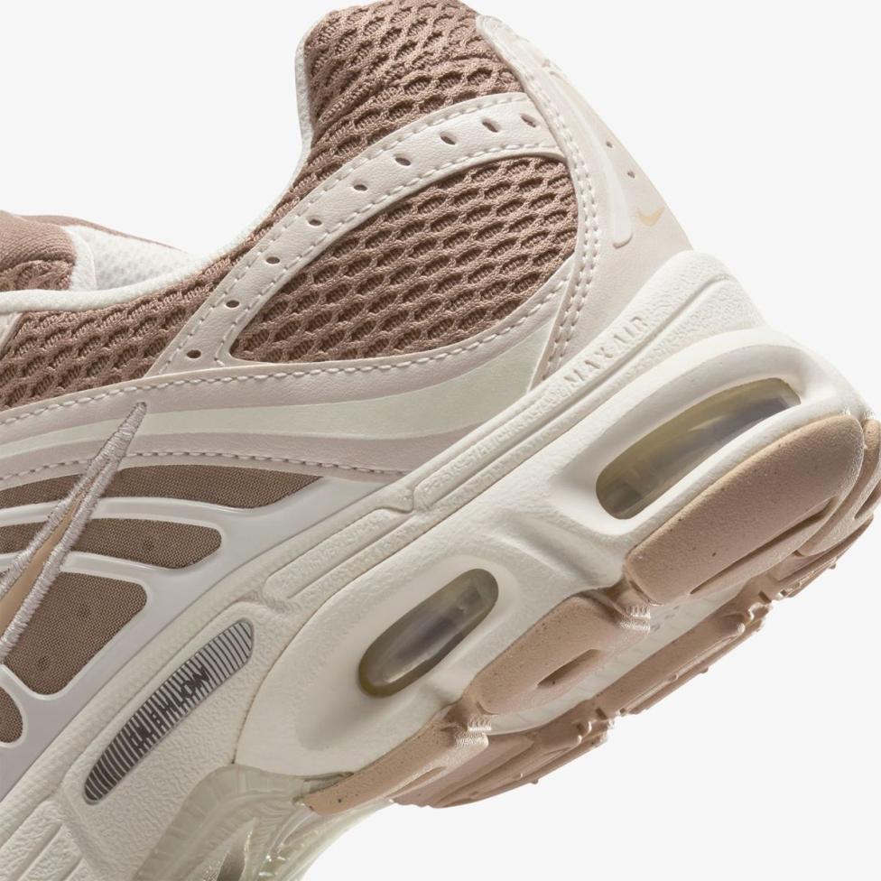 Outlet Жіночі кросівки NIKE AIR MAX MOTO 2K IQ0278-214_image_7