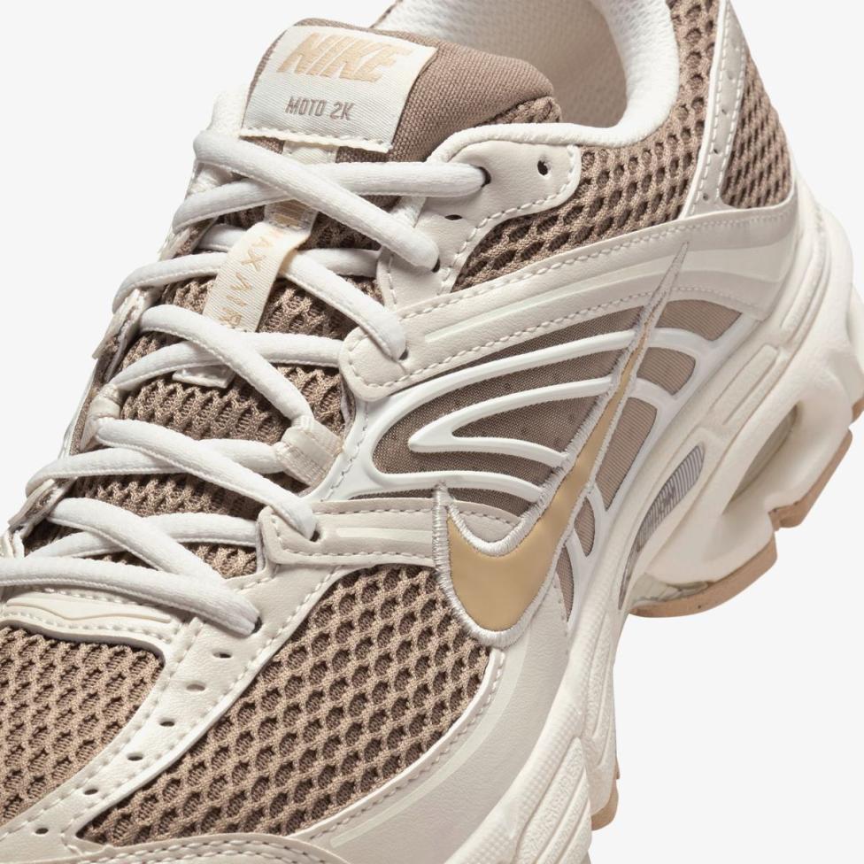 Outlet Жіночі кросівки NIKE AIR MAX MOTO 2K IQ0278-214_image_3