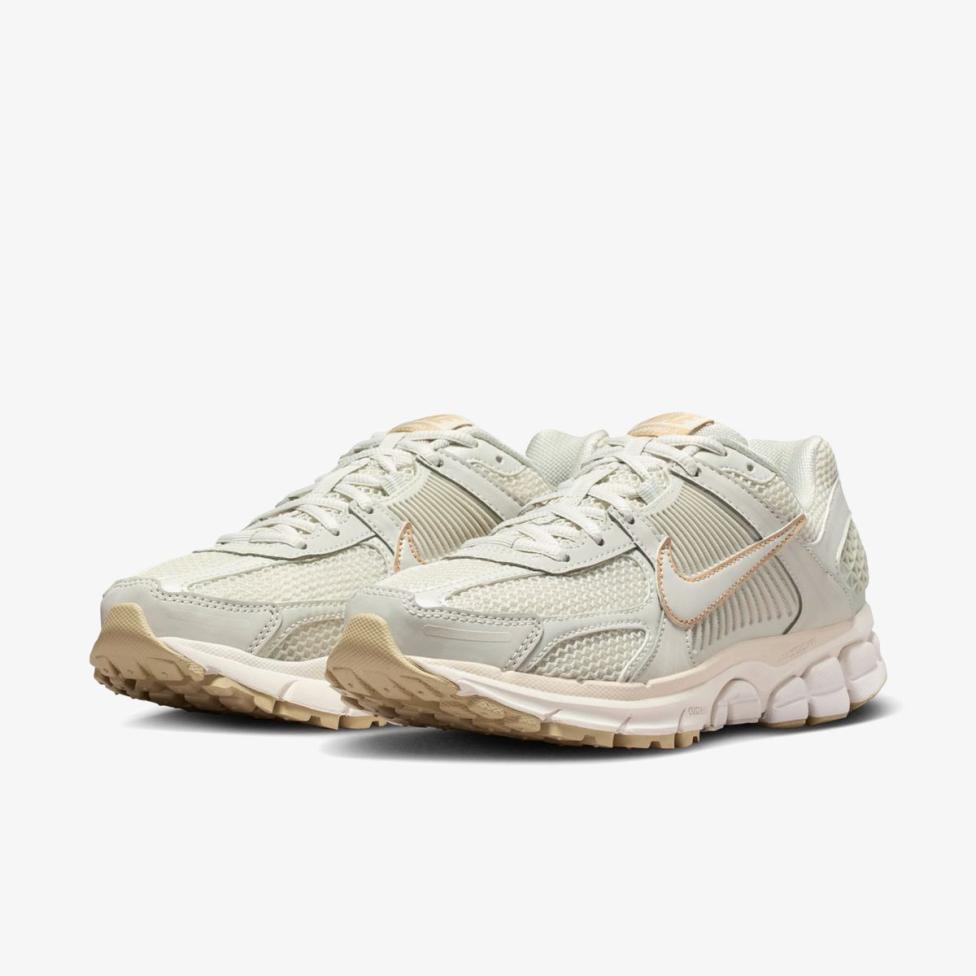 Outlet Женские кроссовки NIKE ZOOM VOMERO 5 IB8929-003_image_5
