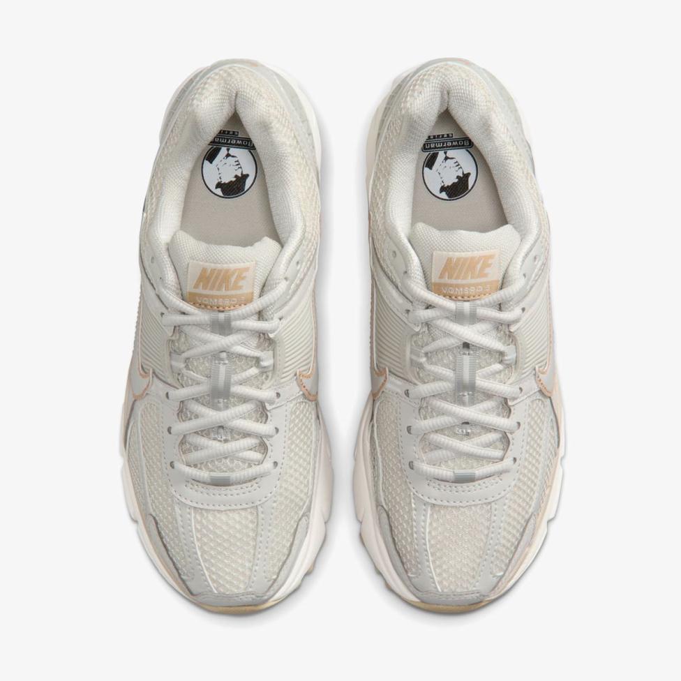 Outlet Женские кроссовки NIKE ZOOM VOMERO 5 IB8929-003_image_4
