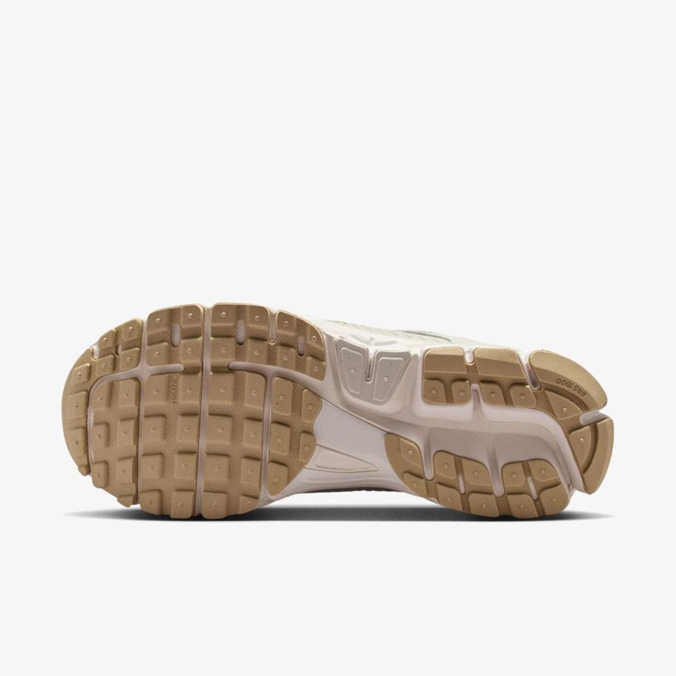 Outlet Жіночі кросівки NIKE ZOOM VOMERO 5 IB8929-003