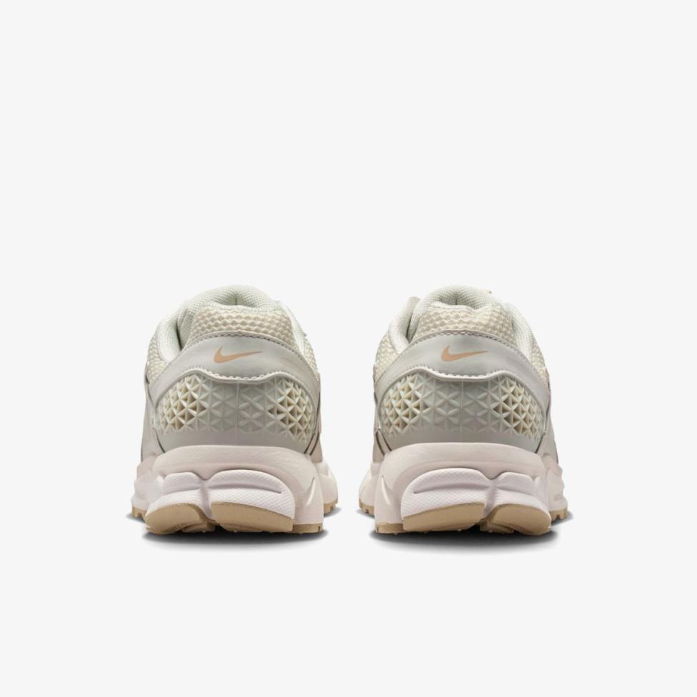 Outlet Женские кроссовки NIKE ZOOM VOMERO 5 IB8929-003_image_6