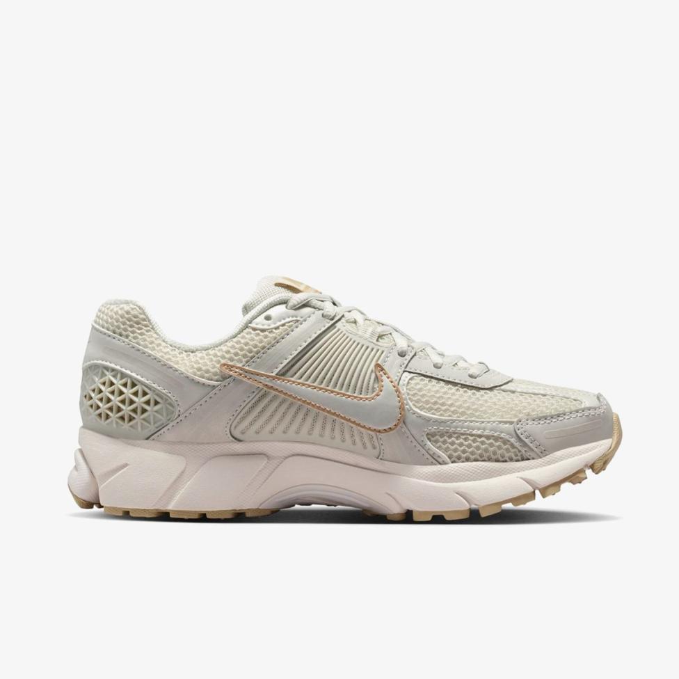 Outlet Женские кроссовки NIKE ZOOM VOMERO 5 IB8929-003_image_3