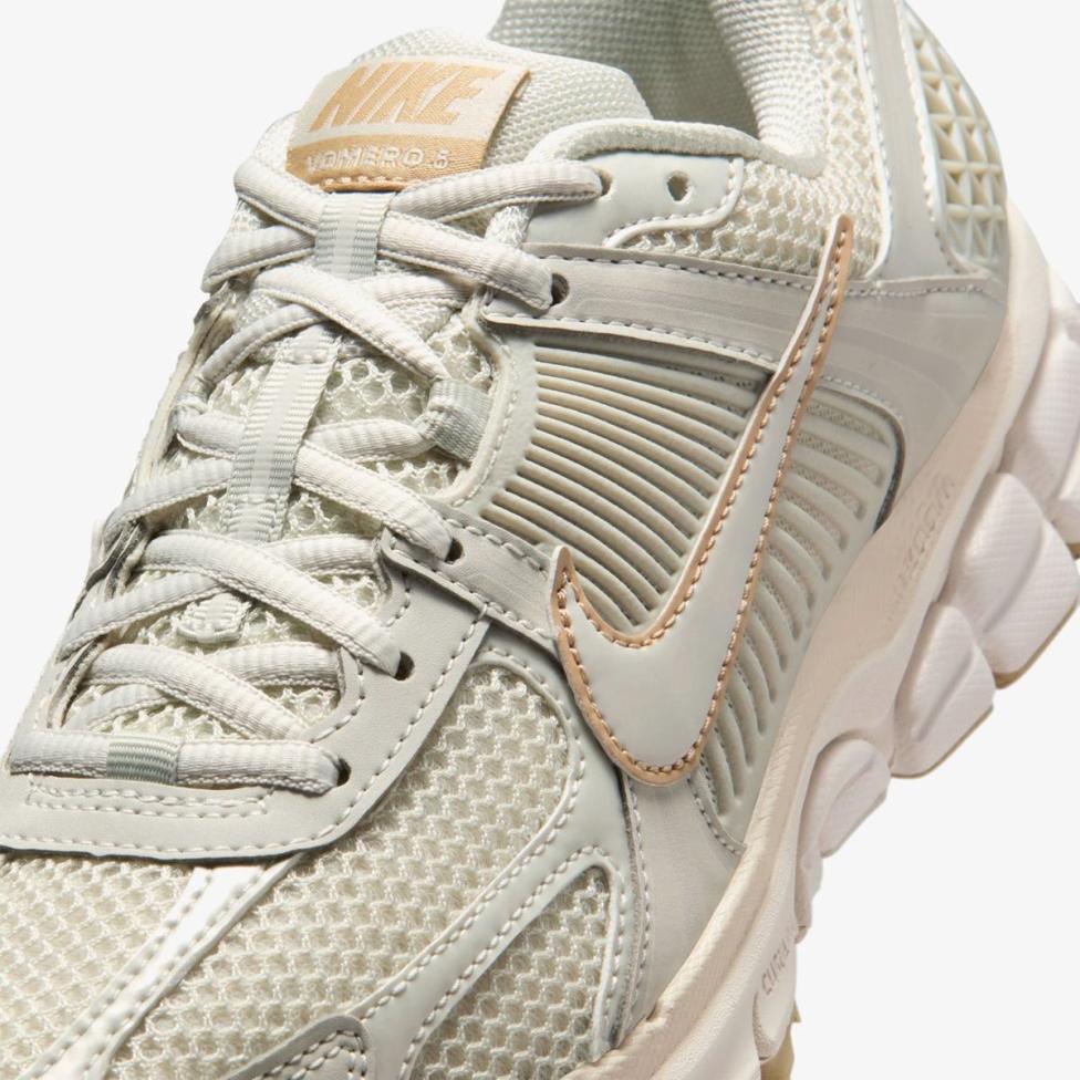 Outlet Женские кроссовки NIKE ZOOM VOMERO 5 IB8929-003_image_7