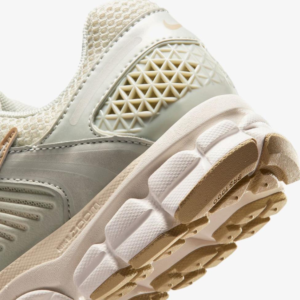 Outlet Женские кроссовки NIKE ZOOM VOMERO 5 IB8929-003_image_8