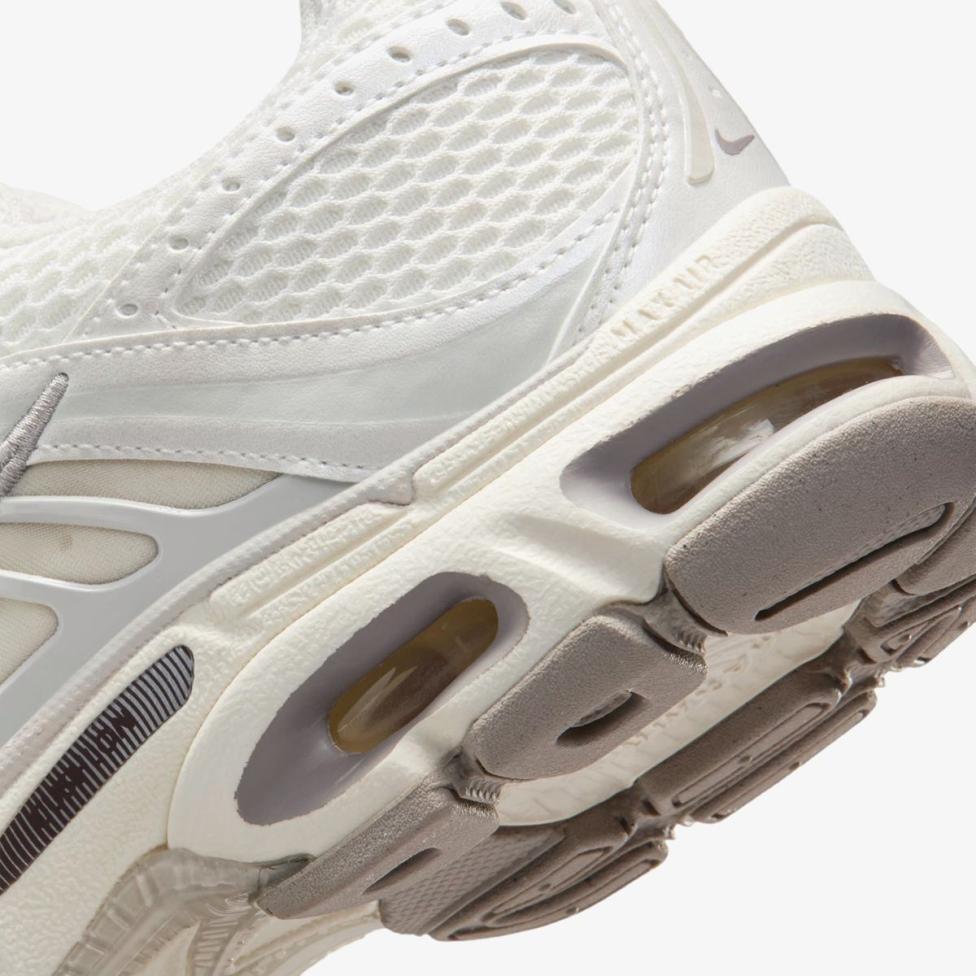 Outlet Жіночі кросівки NIKE AIR MAX MOTO 2K IQ0272-030_image_8
