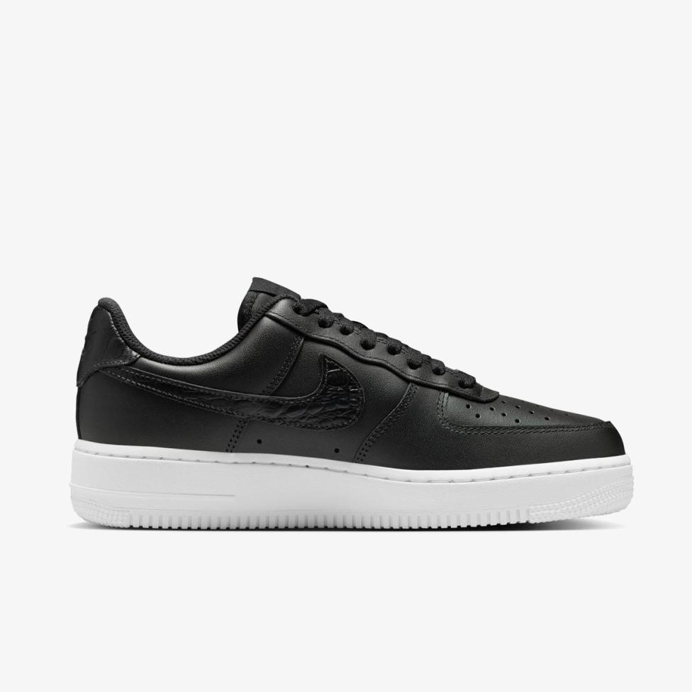 Outlet Жіночі кросівки NIKE AIR FORCE 1 07 SE IO4837-001_image_3