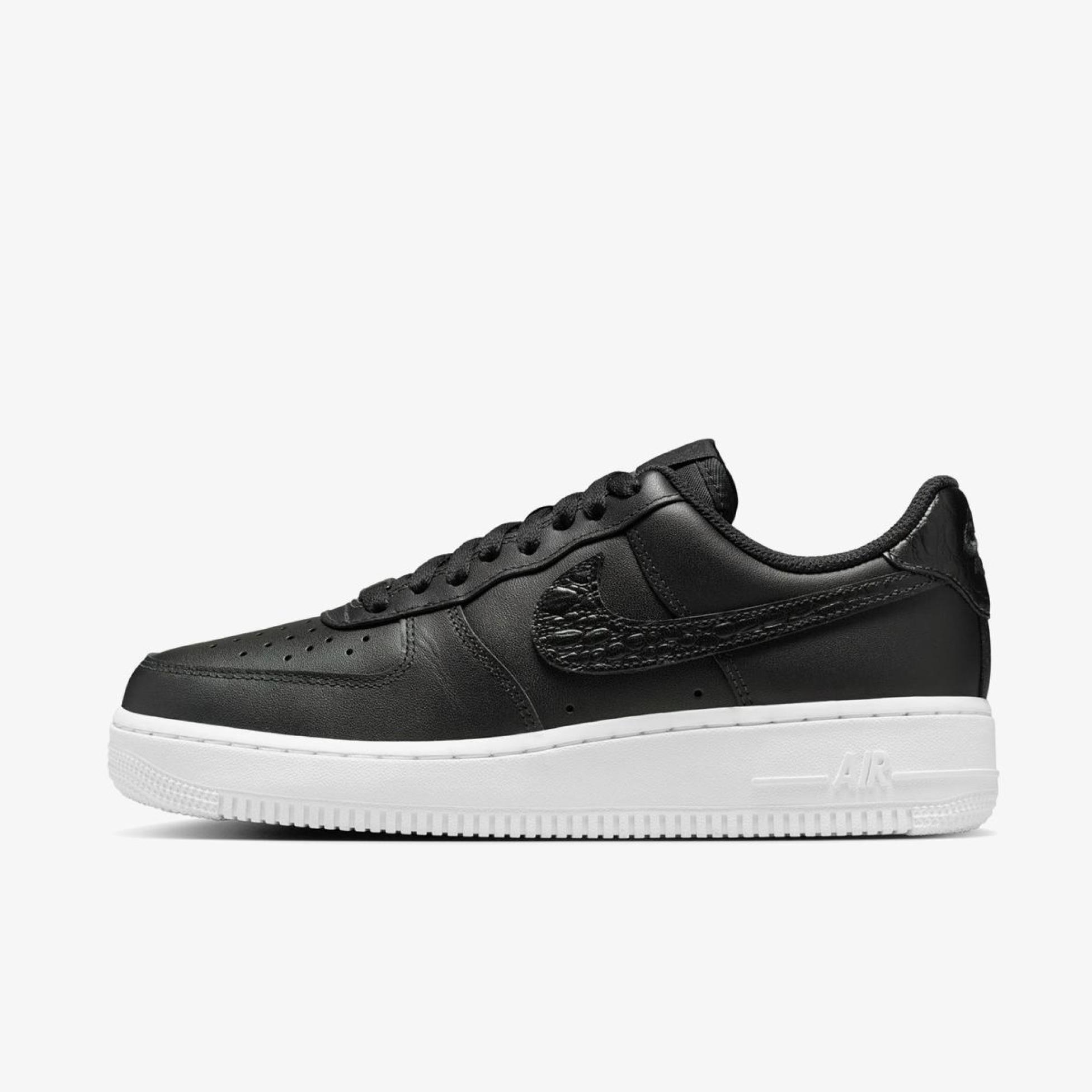 Outlet Жіночі кросівки NIKE AIR FORCE 1 07 SE IO4837-001